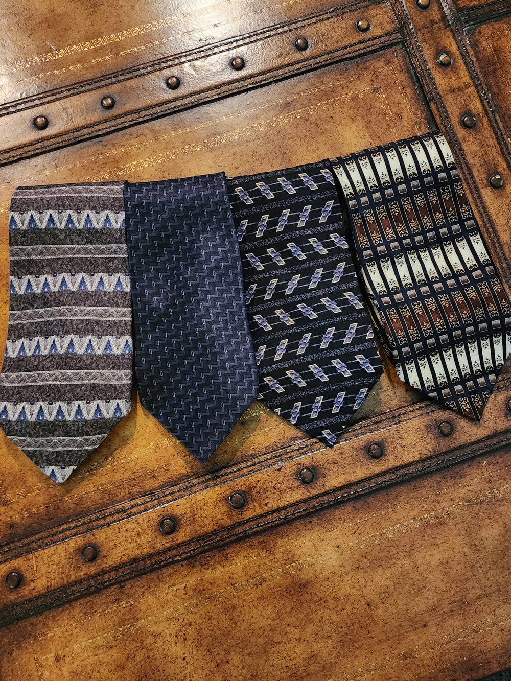 4pc Men’s Silk Tie Lot MOSAIC Van Heusen Arrow Puritan Patterned Neckties